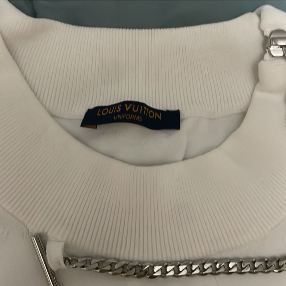 Louis Vuitton nice shirts - Picture 3 of 3